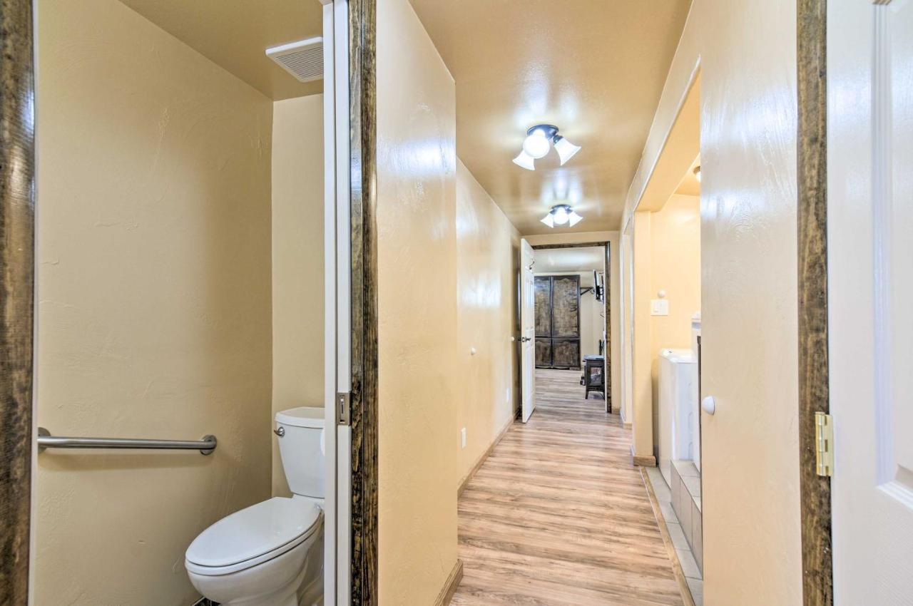 Cozy Home With Canyon Views 2 Mi To Grand Staircase Henrieville Exterior photo