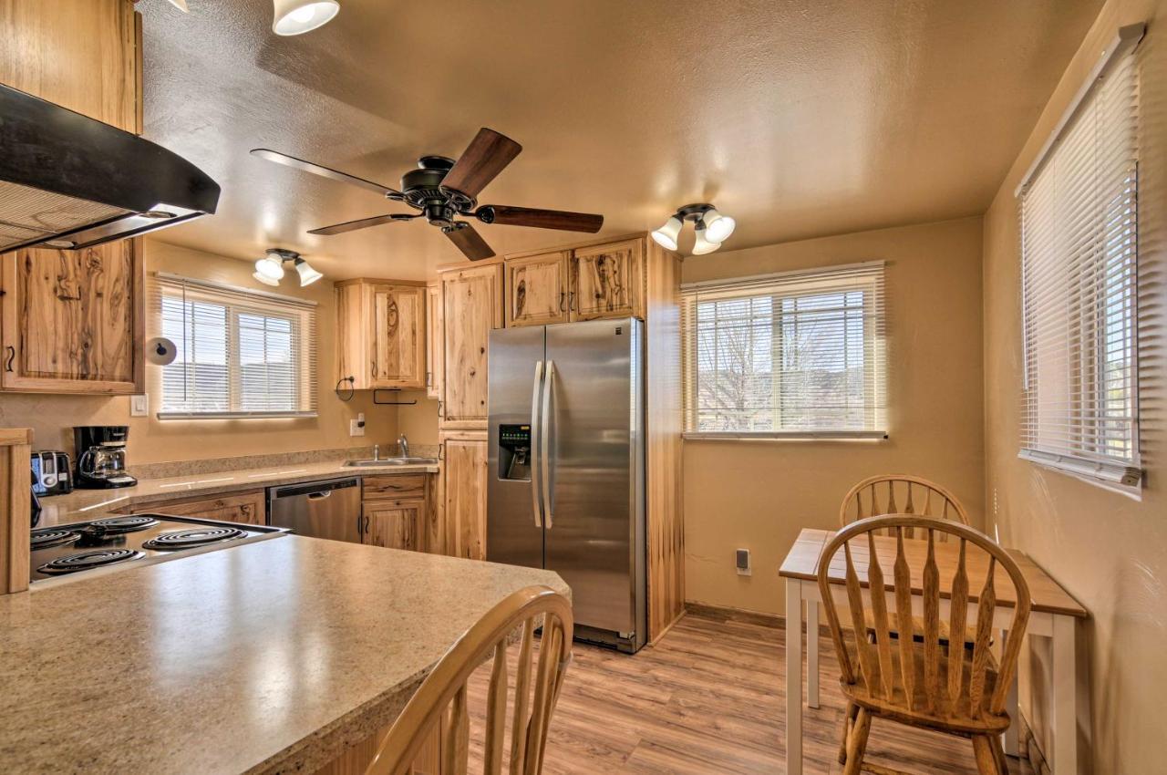 Cozy Home With Canyon Views 2 Mi To Grand Staircase Henrieville Exterior photo